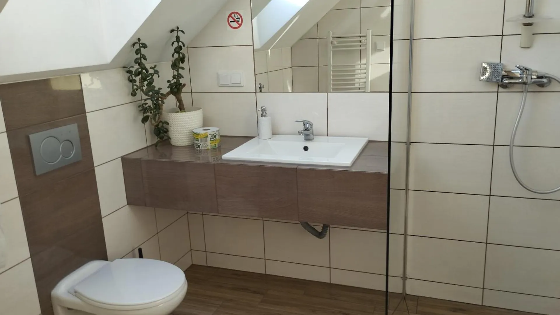 Habitación en casa particular Noclegi Pod Debem Skawina
